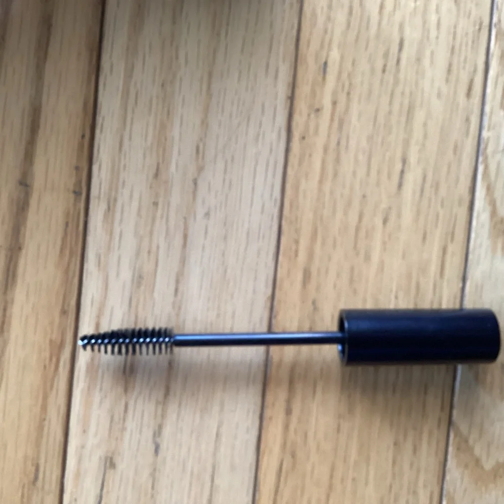 25 empty Mascara and eyebrow brush’s